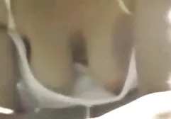 بلوند جوان با یک جنده قدیمی بانوی سکسی زیبا.