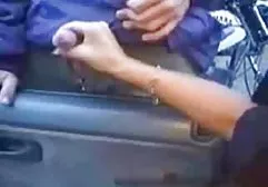 مادران بالغ ناامید سکس زن خانه دار شده سوسیس های جوان را امتحان می کنند
