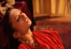 Bro به داستانهای سکسی خانه Petite Step-Sister برای از دست دادن ویرجین کمک می کند و او را لعنتی می کند