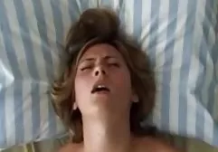 Bdsm سکس در خانه سالمندان زیر صورت در حالی که گره خورده است صورت می خورد