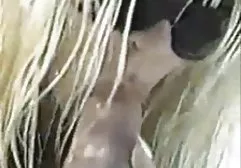 مادر کلاسیک که با پسرش بازی می کند - سكس درخانه پورنوما