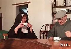 بلوندی با سکس با دزد خانه یک پسر سرگرم کننده است