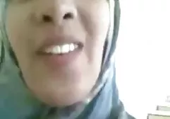 لیزا سرگرم کننده با dildo در فیلم سکس در جنده خانه آشپزخانه