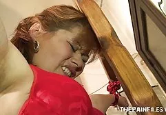 کاپری کاوانی به فیلم سکسی جنده ها یک پسر با Blowjob کمک می کند