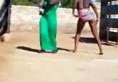 نوجوانان علاقه مند سکس در جنده خانه به Big Cocks to Suck